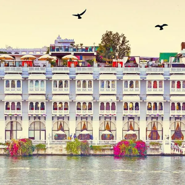 Lake Pichola Hotel โรงแรมในNāi