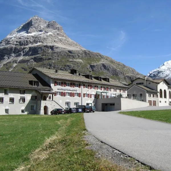 Gasthaus & Hotel Berninahaus, hotel in Alp Grüm