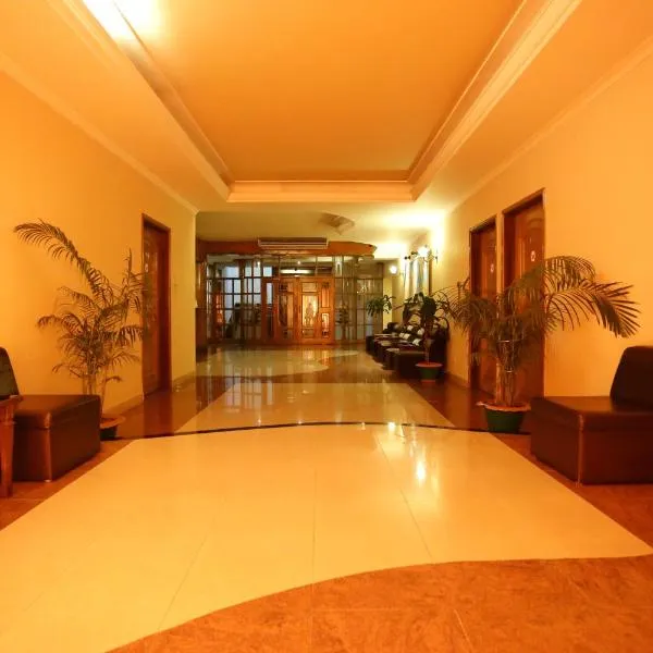 Grand Park Hotel, hotel v destinaci Rāmpur