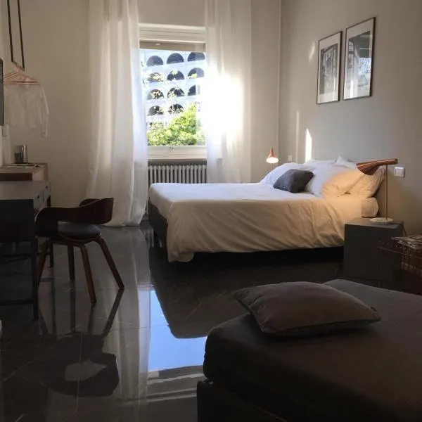 Suite Vogue Stazione, hotel v destinaci Voghera