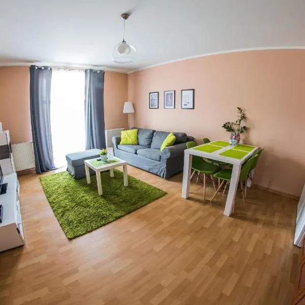 Apartament Zwycięstwa، فندق في Zaspy Wielkie