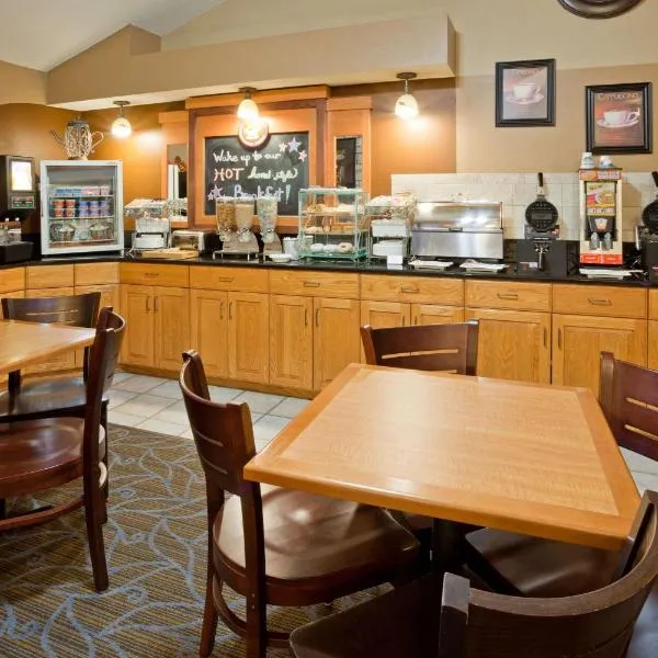 AmericInn by Wyndham Princeton MN, hotel en Princeton