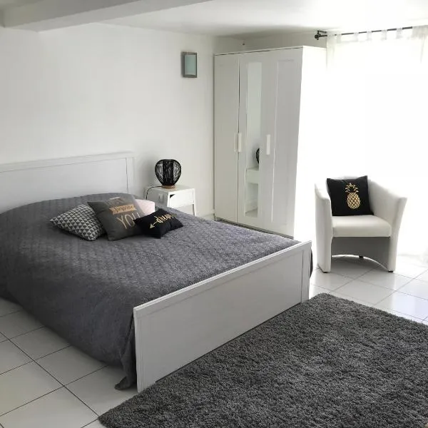 Apartment 36 m², hotel in Bretenière