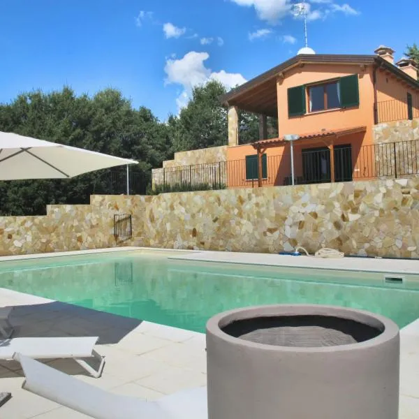 Villa Saturnia - Piscina Privata - 9' dalle Terme, hotell i Capanne