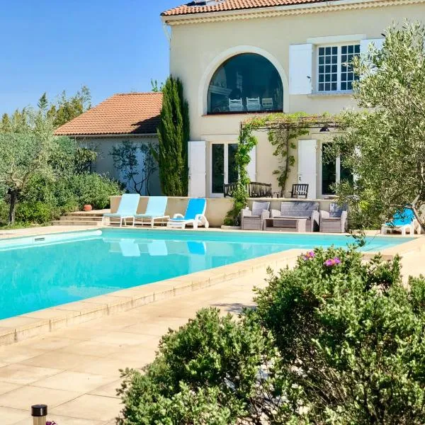 Le clos des vergers, hotel v destinaci LʼIsle-sur-la-Sorgue