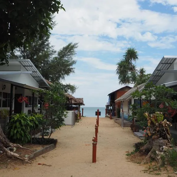 Bluesky Beach Bungalows, hotel in Ko Lanta