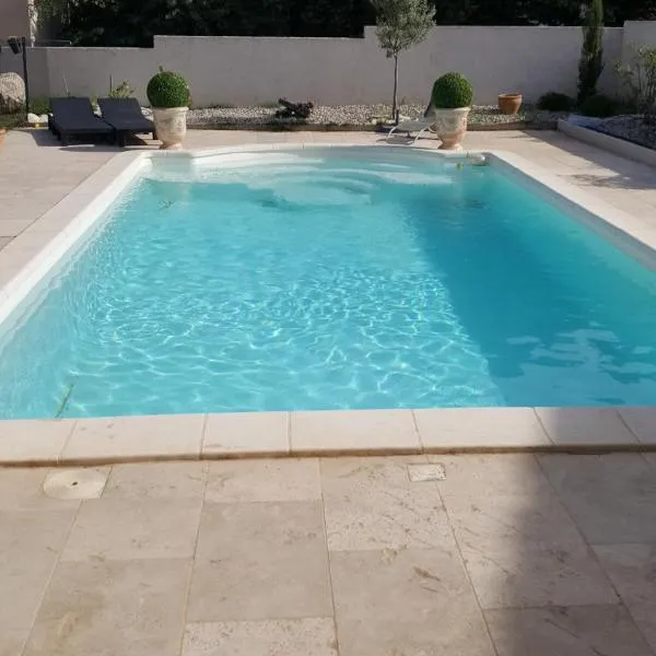 le Cabanon de LEA, hotel in Tavel