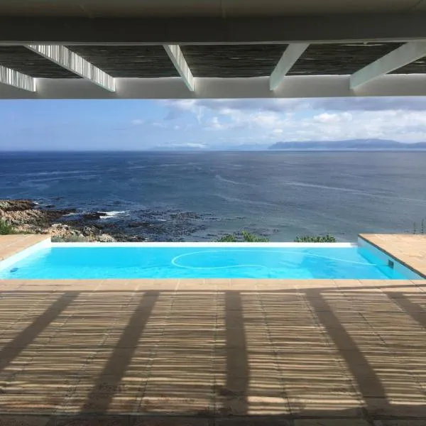 La Petite Baleine Oceanfront Luxury Villa, hotel in De Kelders