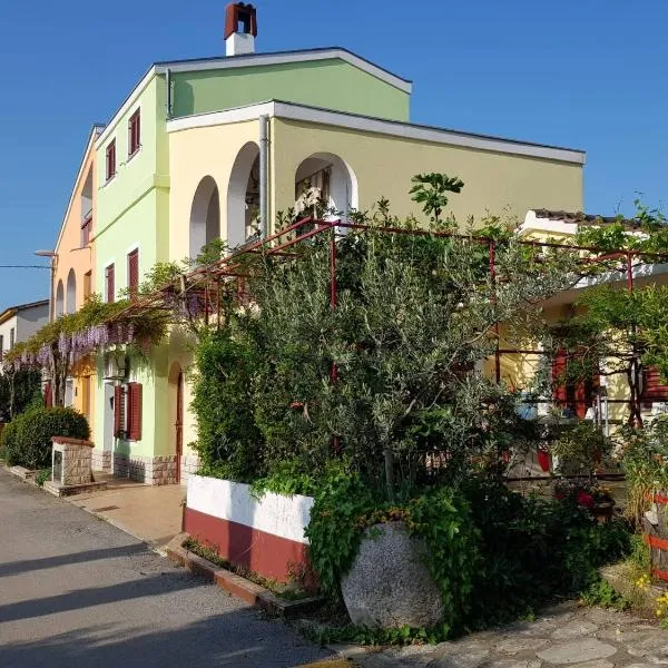 Apartments Judit, hotel in Tar