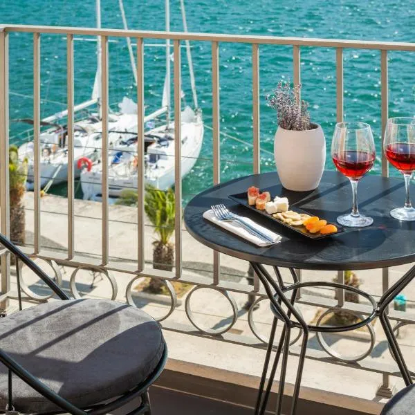 Argostoli Marina Suites、アルゴストリオンのホテル