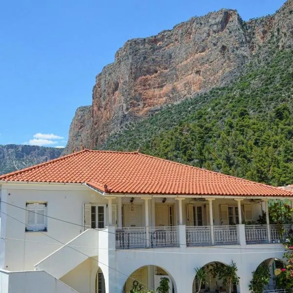 Leonidio Apartment Maria، فندق في ليونيديون
