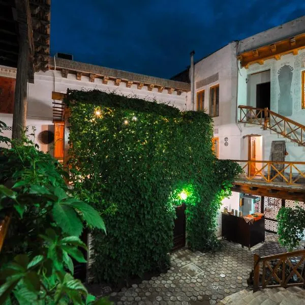 ビービー ハーヌム ホテル（Bibi-Khanym Hotel）、ブハラのホテル