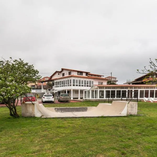 Chalet Areo do rio - playa de razo, Hotel in Razo