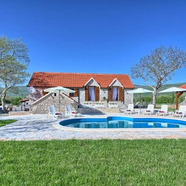 Dalmatia Stone House - heated pool, hotel in Biorine
