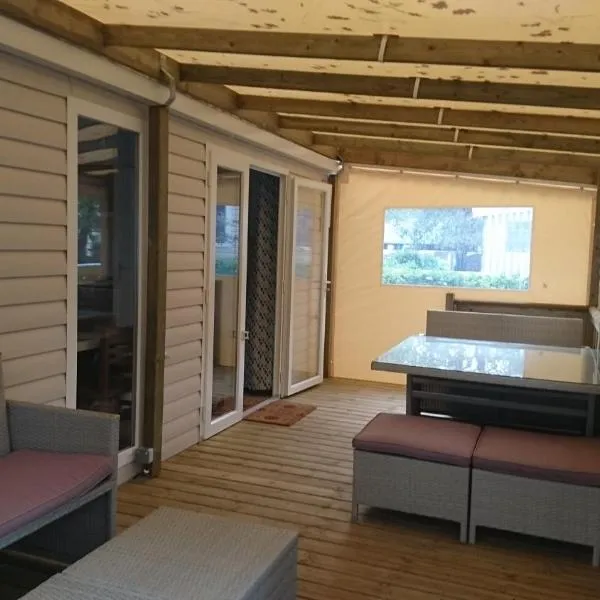 Mobile Home dans Domaine de Kerlann, hotel in Pont-Aven