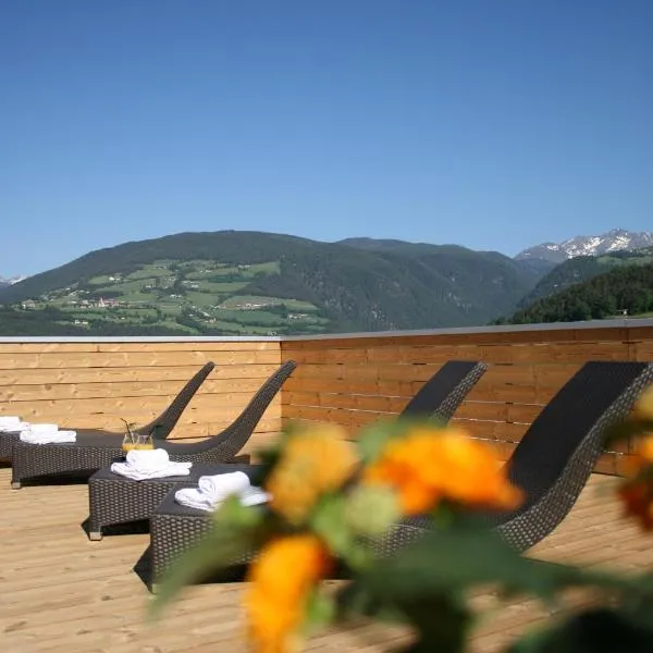 Hotel Tirolerhof、ロデンゴのホテル