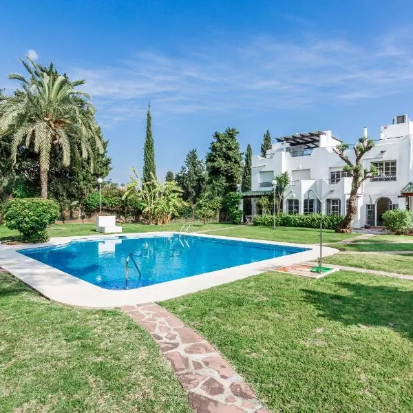 Mini Motel at Los NaranjosGC, hotel in Marbella