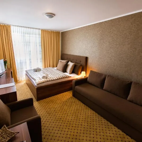 Hotel Merkur, khách sạn ở Humenné