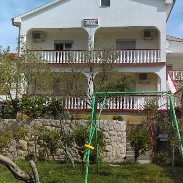 Guesthouse BILI, hotel v destinaci Karlobag