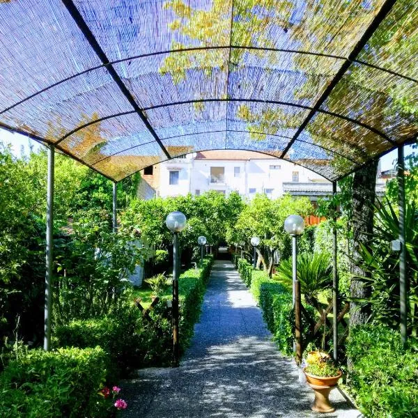 Residenza Caserta Sud - Appartamento con giardino, hotel v destinácii Caserta