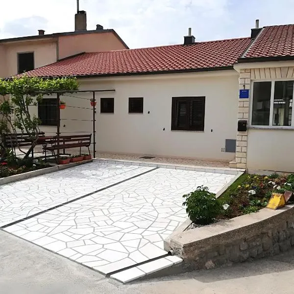 Apartment and Rooms Markovic, hotel em Sibinj Krmpotski