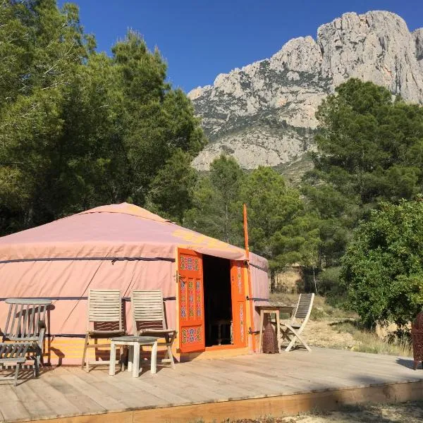 La Yurta Naranja, hotel en Finestrat