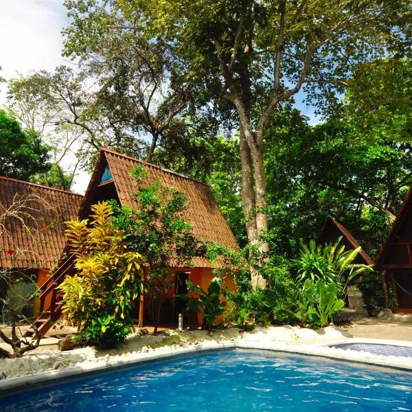 Howler Monkey Hotel, hotel a Montezuma