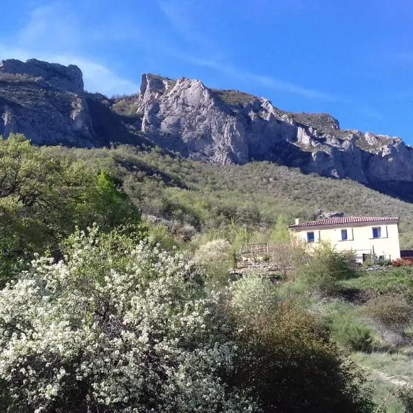 Les Terrasses du Paradis, hotel in Eyguians