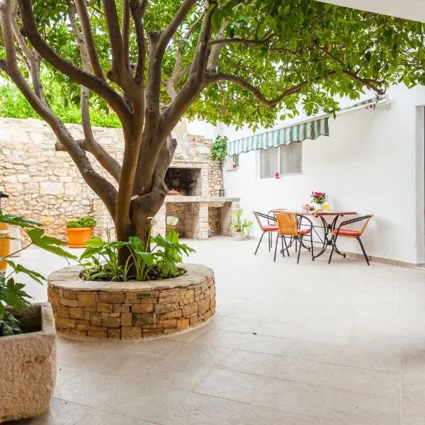 Guest House Mara, hotel v destinaci Vela Luka