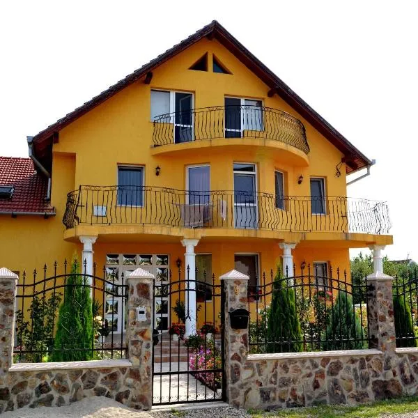 Casa Flora, hotel in Sînmartin