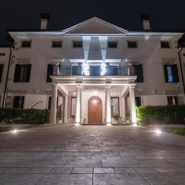 Villa Marini Trevisan, hotel Avianóban