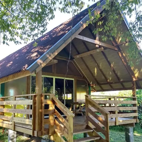 Pension Les Trois Cascades, hotel v Uturoe