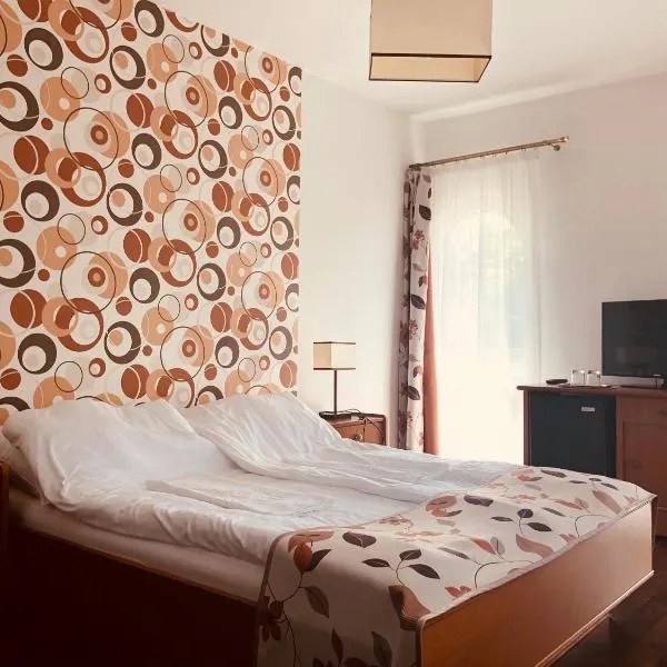 Zöldtető Panzió, hotell i Pécsely