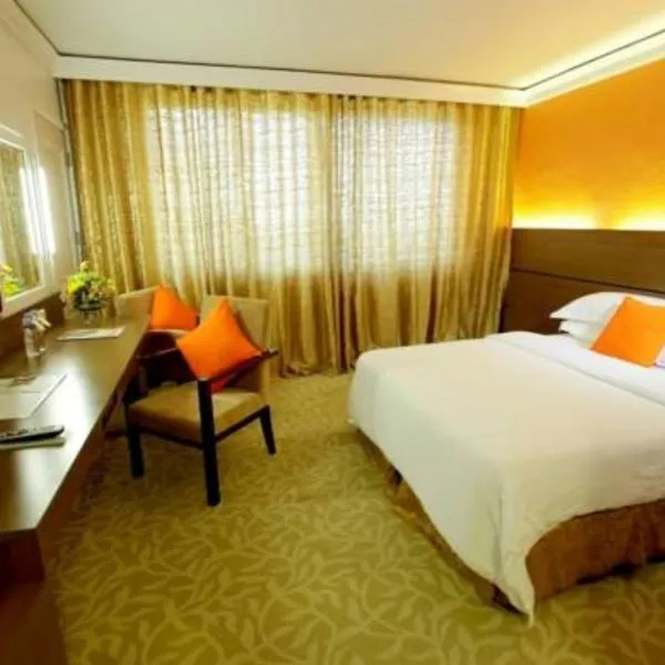 The Royal Mandaya Hotel, hotell i Davao stad