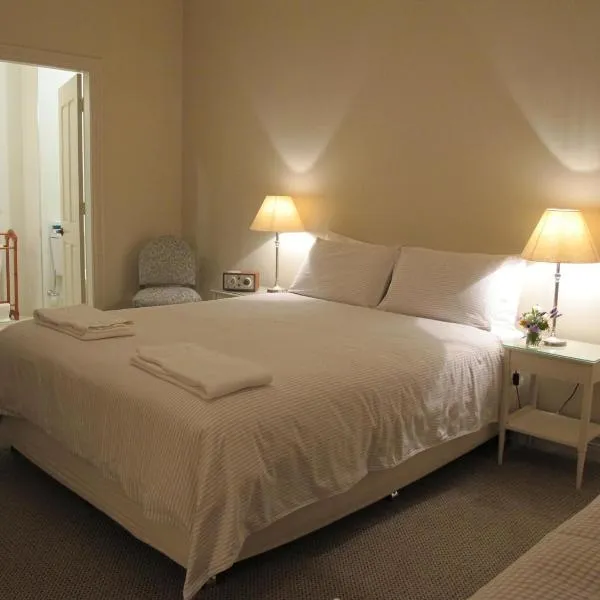The Playhouse Hotel, hotel di Barraba