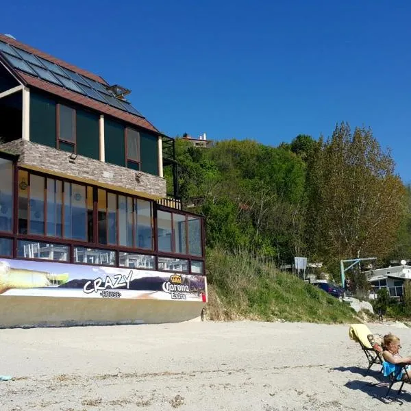 Happy beach, отель в городе Bliznatsi