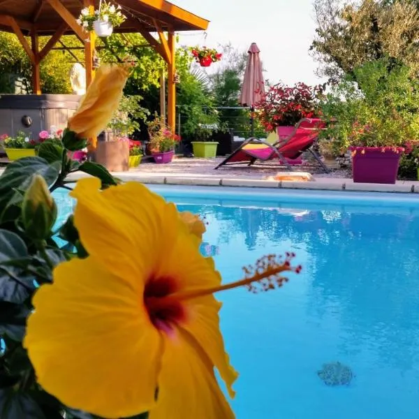 L'Hermine Occitane B&B, hotel u gradu 'Gratens'