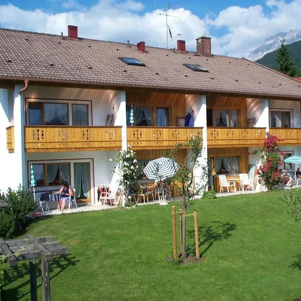 Ferienapartmenthaus Hubertushof, hotel in Mittenwald