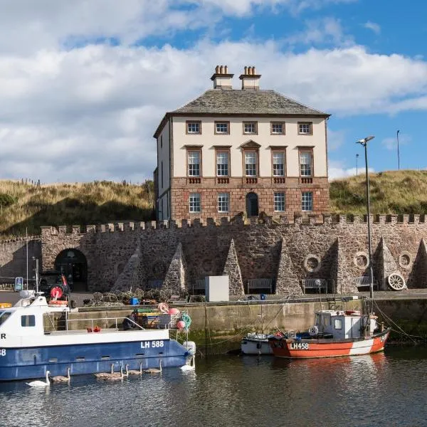 Merchant's House - LARGE two floor apartment!! Sleeps up to 11 people, First floor available separately, sleeping 2 people at a reduced rate!!!, hotel in Eyemouth