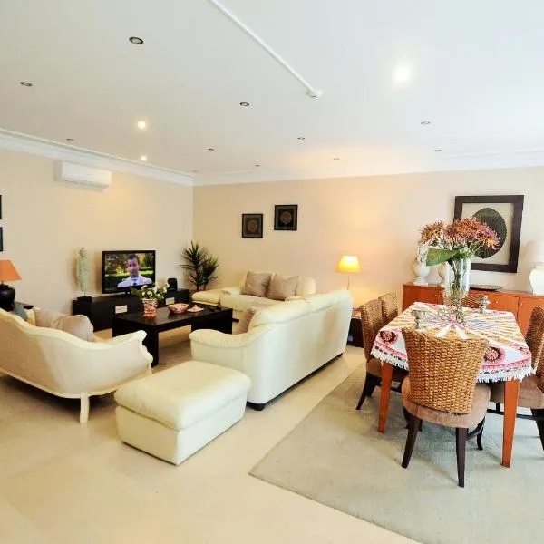 Suites & Beds DP Albufeira, hotel v destinaci Albufeira
