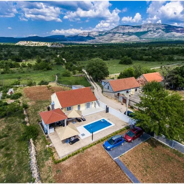 House Mellifera, hotel di Razvođe