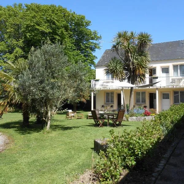 Logis Hôtel La Demeure du Perron, готель у місті Quettehou