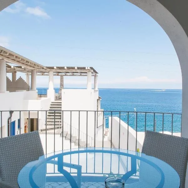 Hotel Cutimare - Aeolian Charme、Acquacaldaのホテル