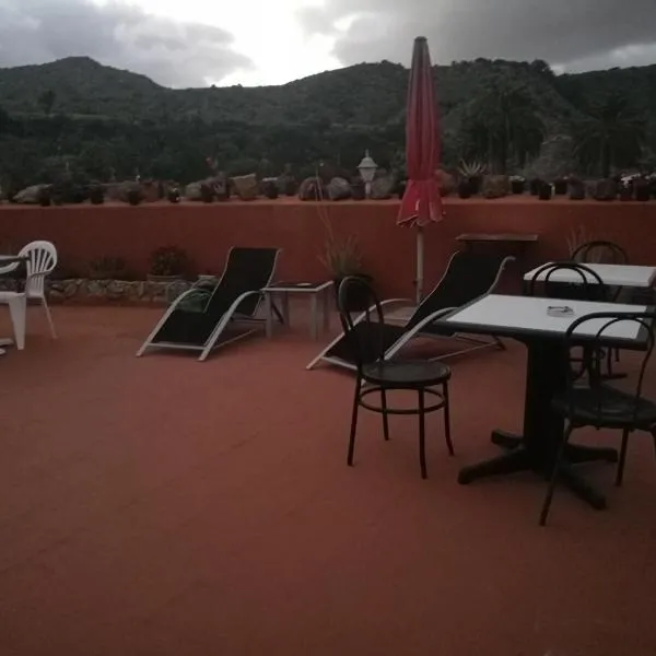 Residencia Los Conejos - Bike & Motorbike, hotel in Arbejales