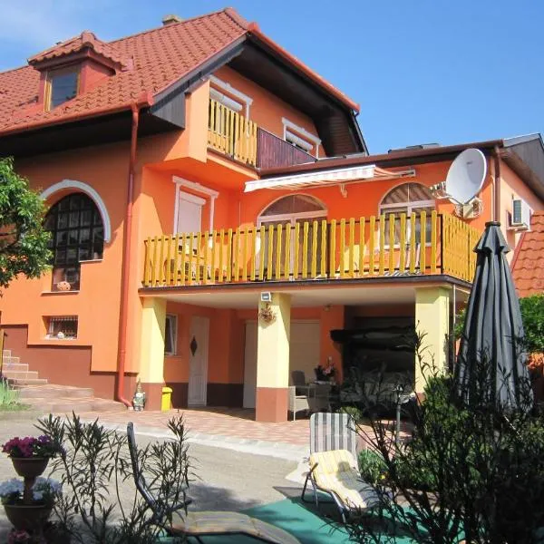 Villa Alexandr, hotel Alsópáhokon