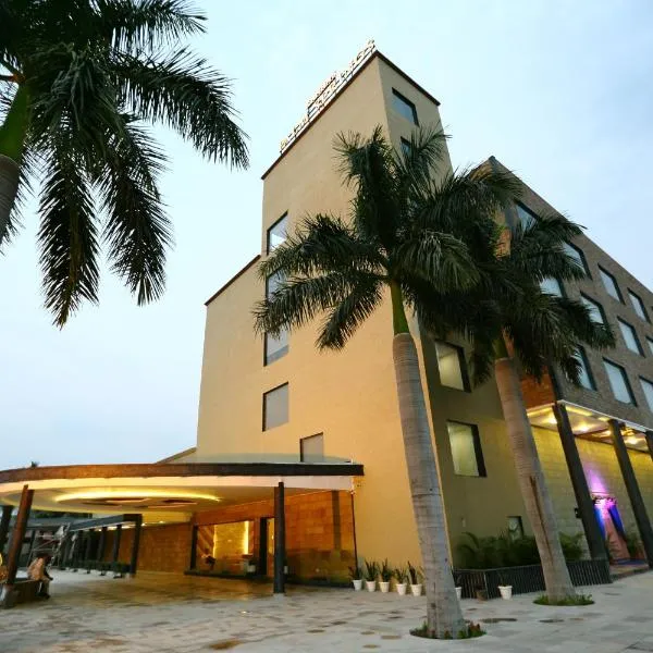 Hotel Kanha’s Palm Springs, hotel in Shamsgarh