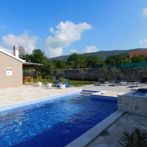 Vacation house Radosic, hotel Radošićban