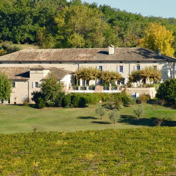 Domaine de Perches, Hotel in Sainte-Cécile-du-Cayrou