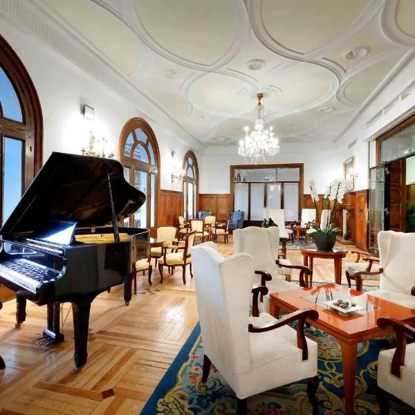 Exe Victoria Palace, отель в городе Сан-Лоренсо-де-Эль-Эскориаль