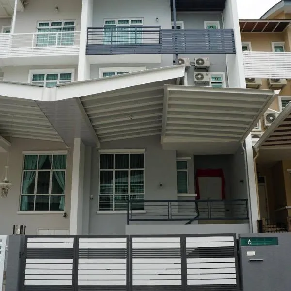 Shamrock Boutique Villa - Stay for 12 person, hotel v destinaci Batu Feringgi